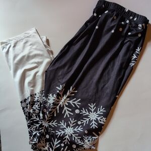 Snowflake Patterned Black and White Leggings